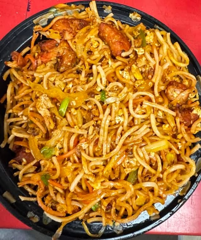 Street Style Egg Hakka Noodles.